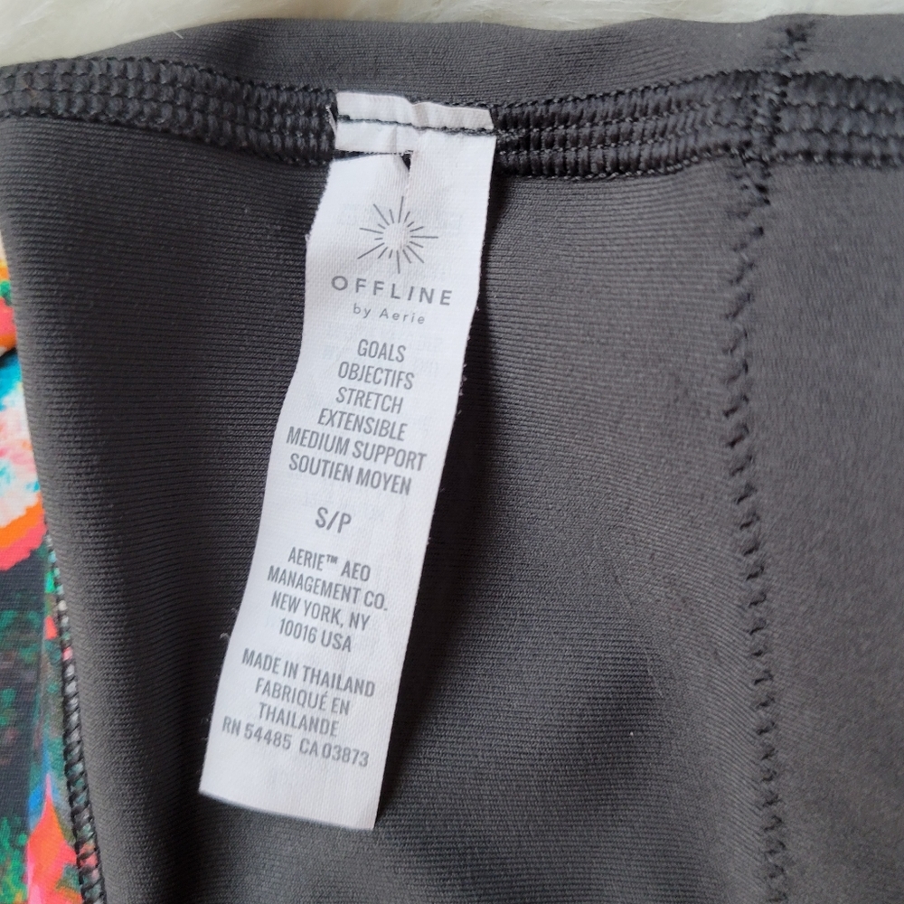 Offline by Aerie Sports Bra Blurred Floral Adjustable - small - Picture 8 of 8
